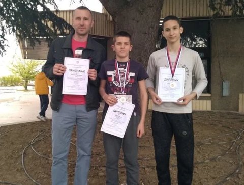 Milan Gašić i Darko Simić uspešni na Republičkom takmičenju iz fizike