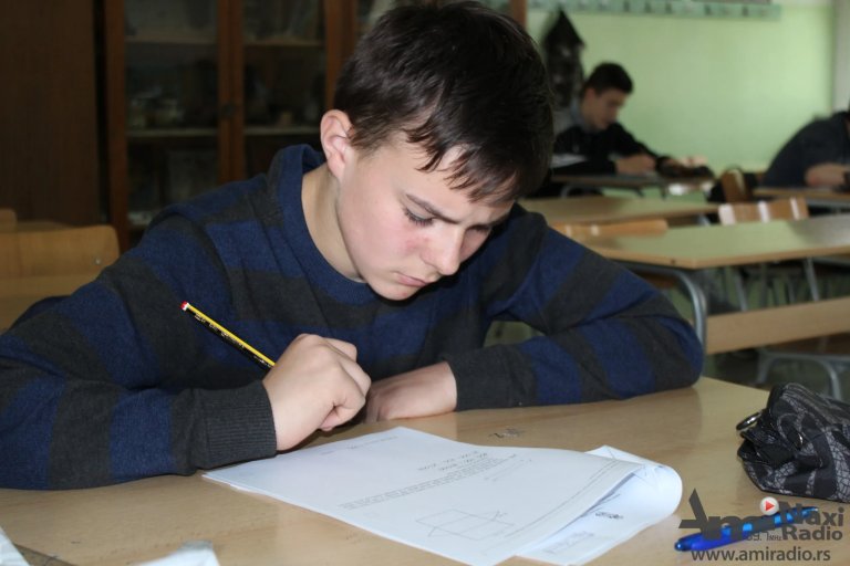 Mali maturanti danas polagali probni ispit iz matematike