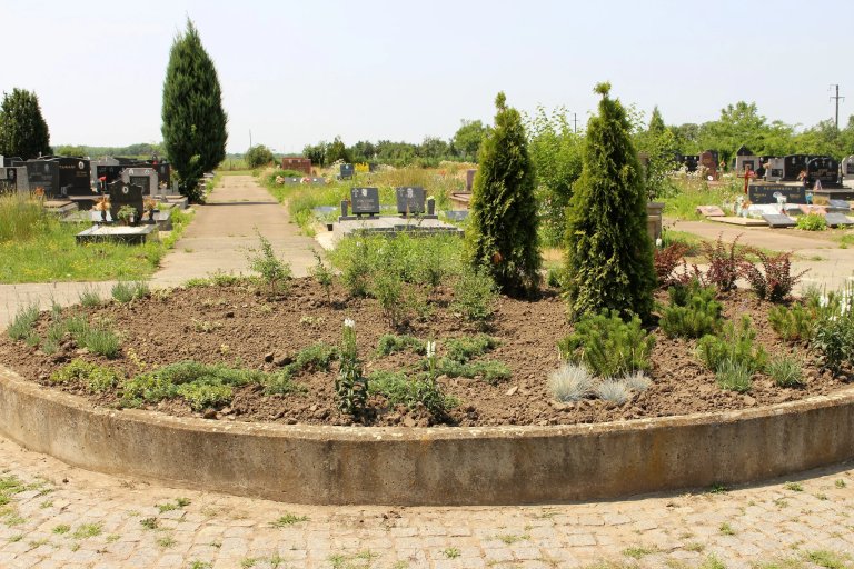 Cvetne rundele na Mokrinskom groblju na meti kradljivaca