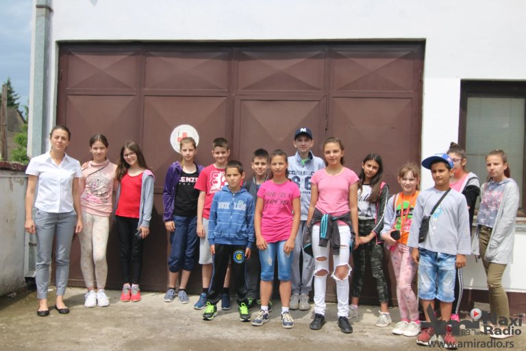 Osnovci slabijeg materijalnog stanja otputovali u Bačku Palanku na sedmodnevni boravak