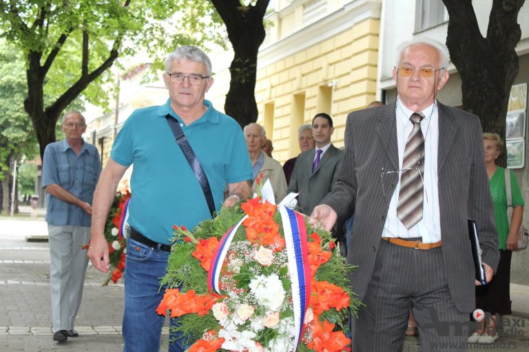 Polaganjem venaca obeležen Dan borca