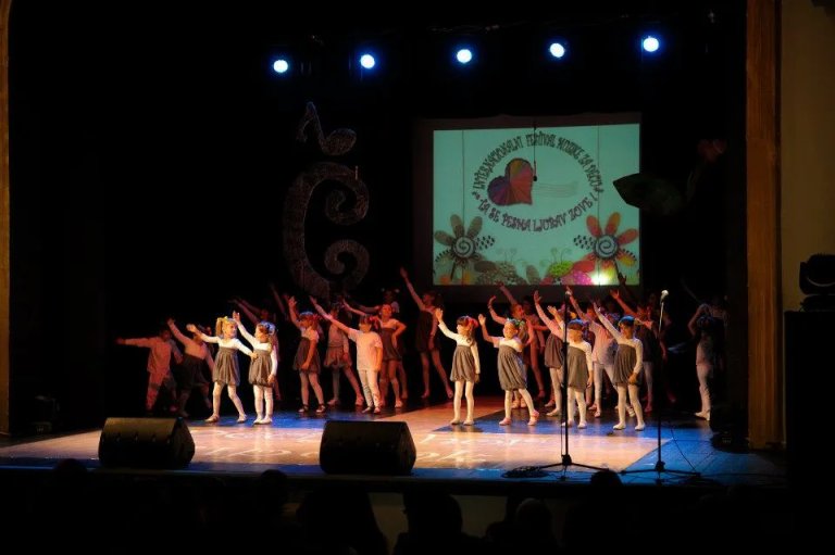 Konkurs za 8. Internacionalni festival muzike za decu ”TA SE PESMA LJUBAV ZOVE”