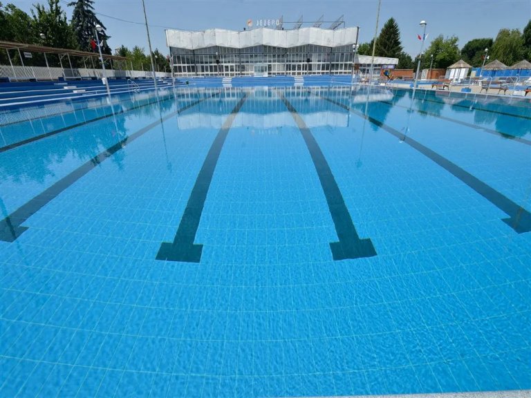 Otvoreni bazeni SC ,,Jezero": Voda bakteriološki ispravna