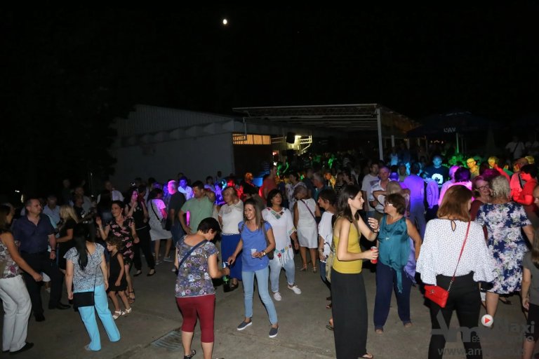 Domaći hitovi devedesetih u petak kraj otvorenih bazena