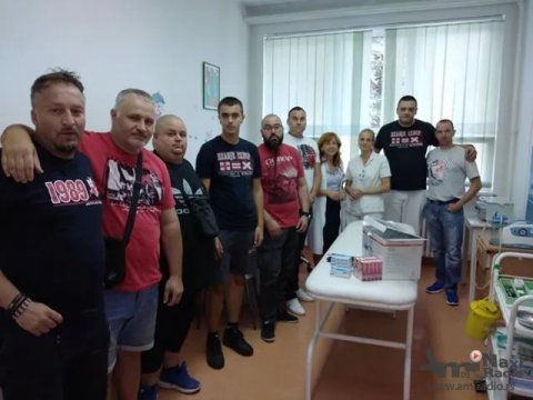 Navijači „Crvene zvezde“ uručili donaciju Dečjem odeljenju Bolnice