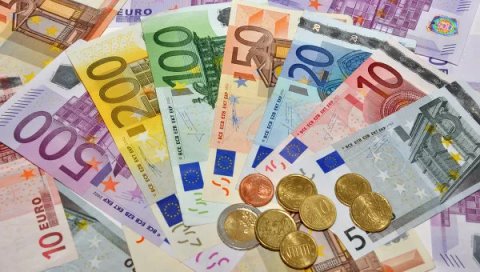 Dinar nastavlja da jača