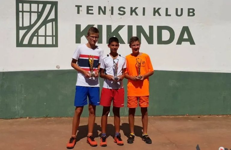 Tenis: Sva tri pehara na turniru u Kikindi za domaćine