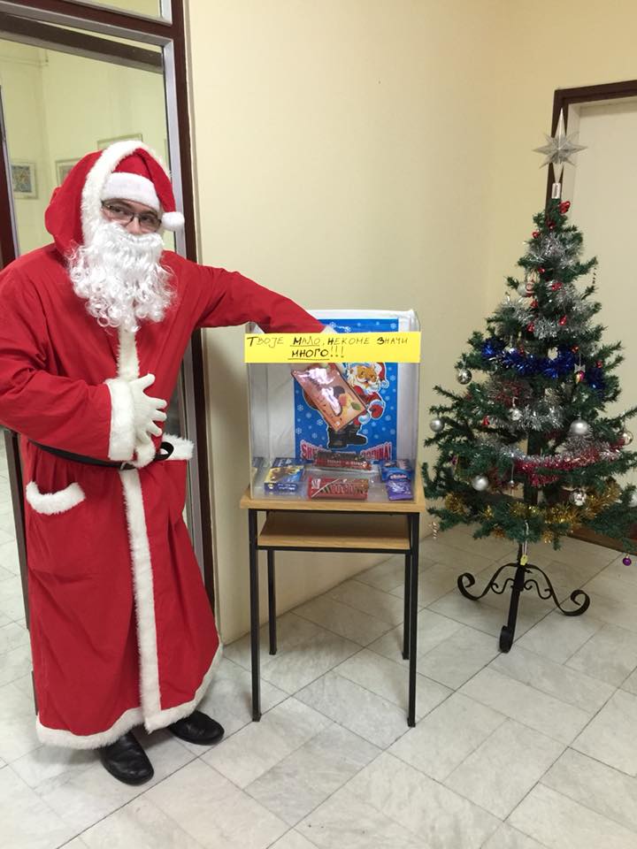 Prikupljanje slatkiša i igračaka za humane paketiće