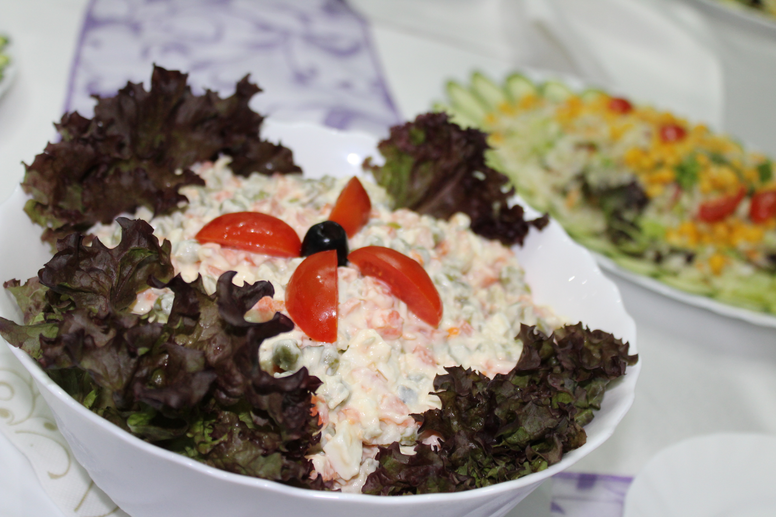 Gastronomska manifestacija okupila Kikinđane i migrante za istim stolom