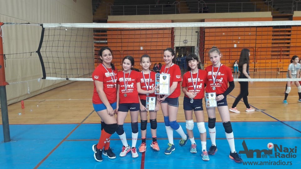 Polaznice Škole odbojke “Ki-0230” briljirale na turniru u Bečeju