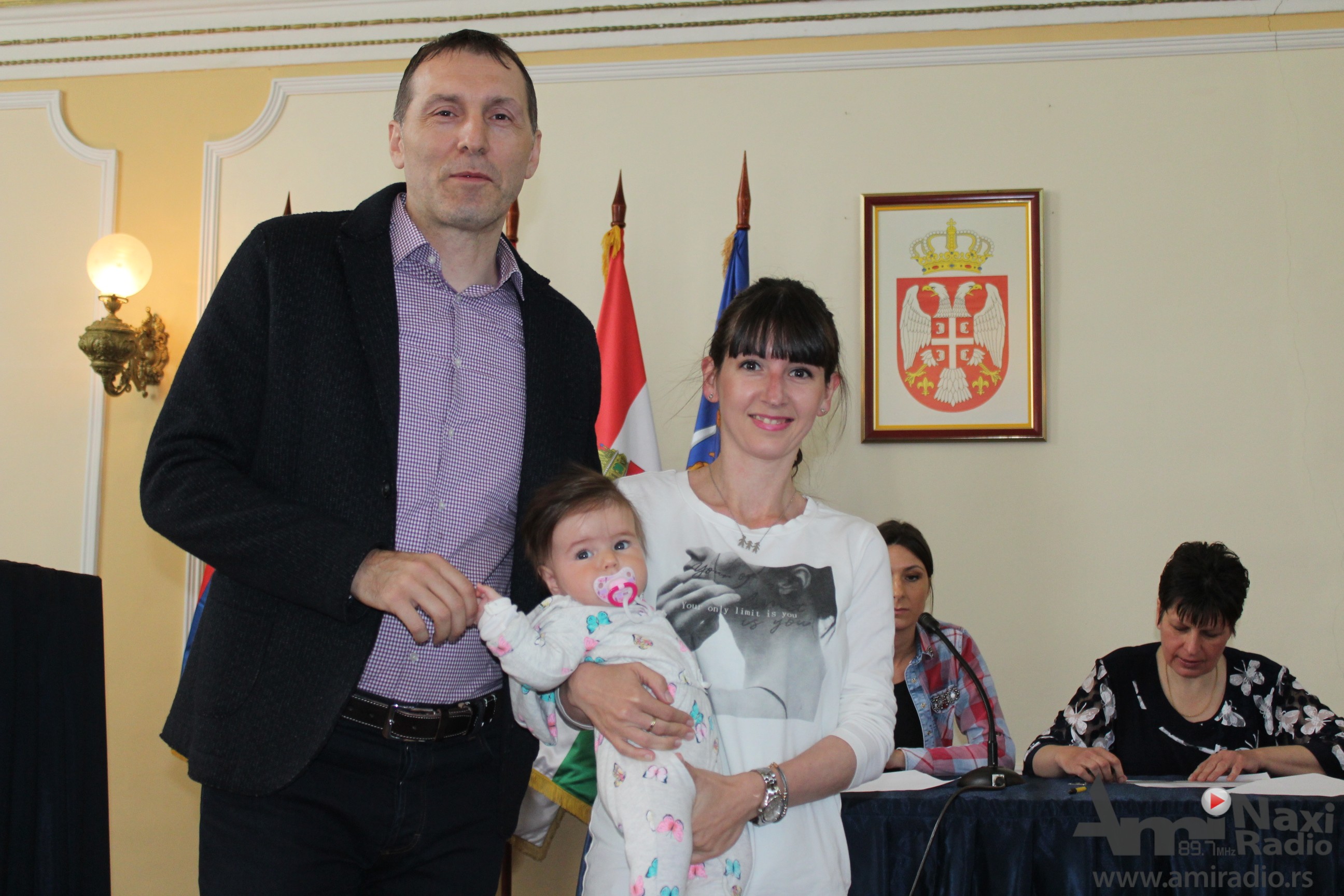 Roditeljima dece rođene od novembra do februara podeljeni bebi-paketi