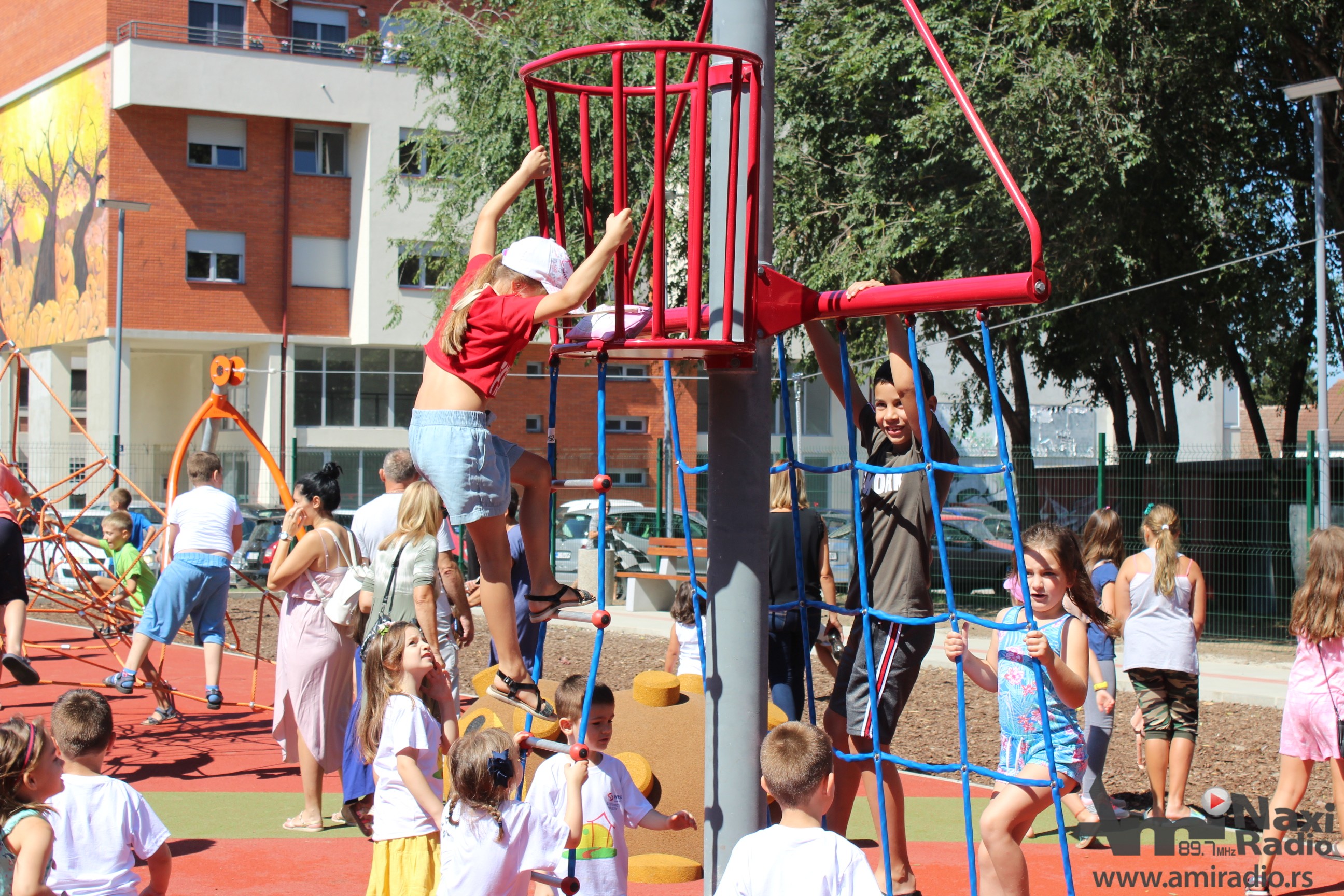 „Zajednici zajedno“: Kikindi 19 miliona dinara za igrališta u gradu i Kozarcima
