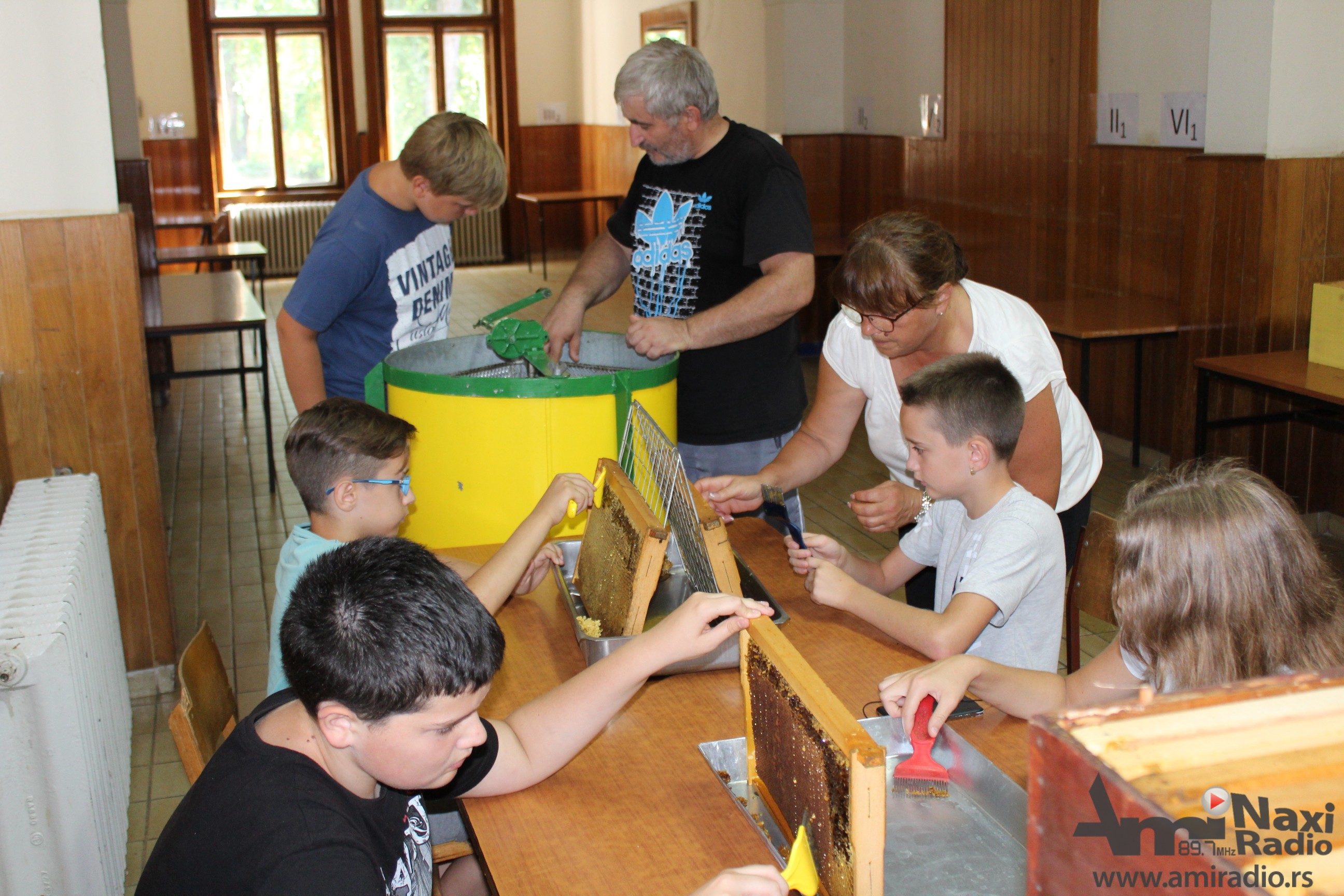 Pčelarska sekcija u OŠ “Jovan Popović“: “Jovini pčelari“ izvrcali 200 kilograma meda