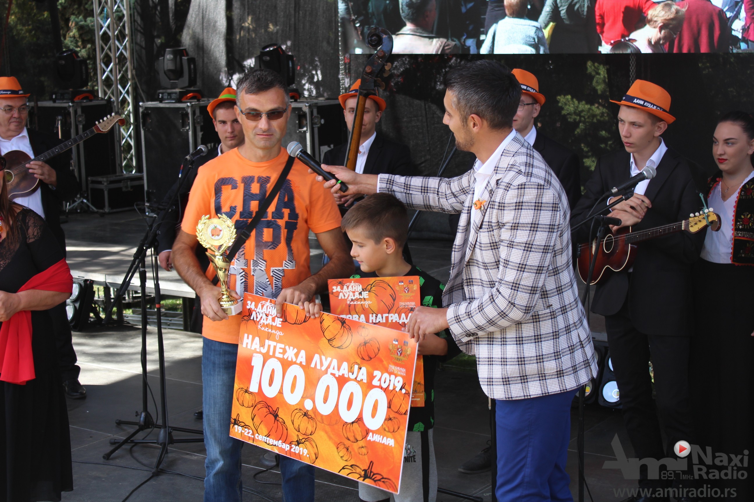 Oborena oba rekorda: Čuružanin uzgajio bundevu tešku 639,5 kilograma, a Kikinđanin ludaju dugu 3,66 metara