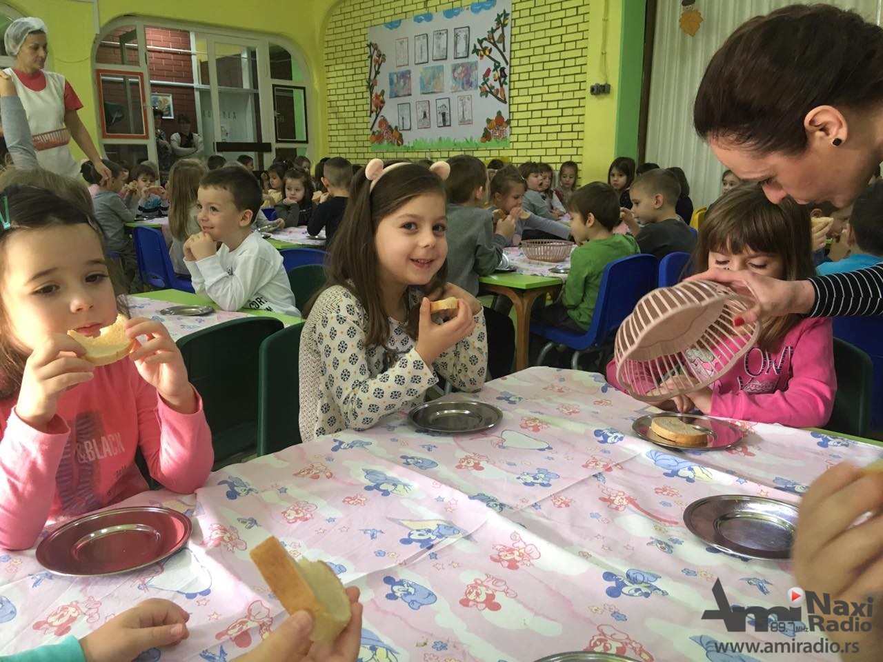 „Medeni doručak“ u gradskim i seoskim školama i vrtićima