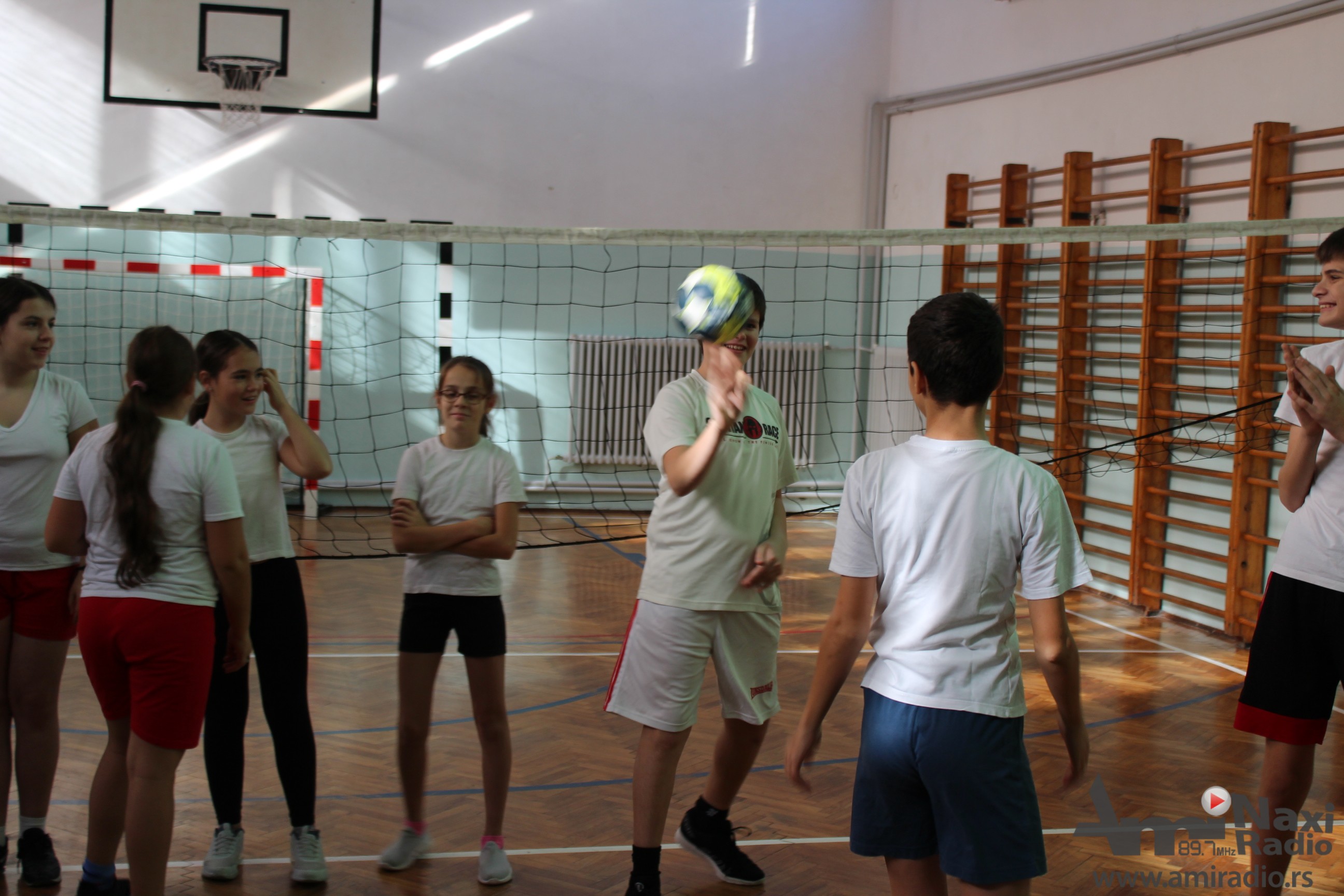 Sportski savez Srbije poklonio gradskim i seoskim školama lopte