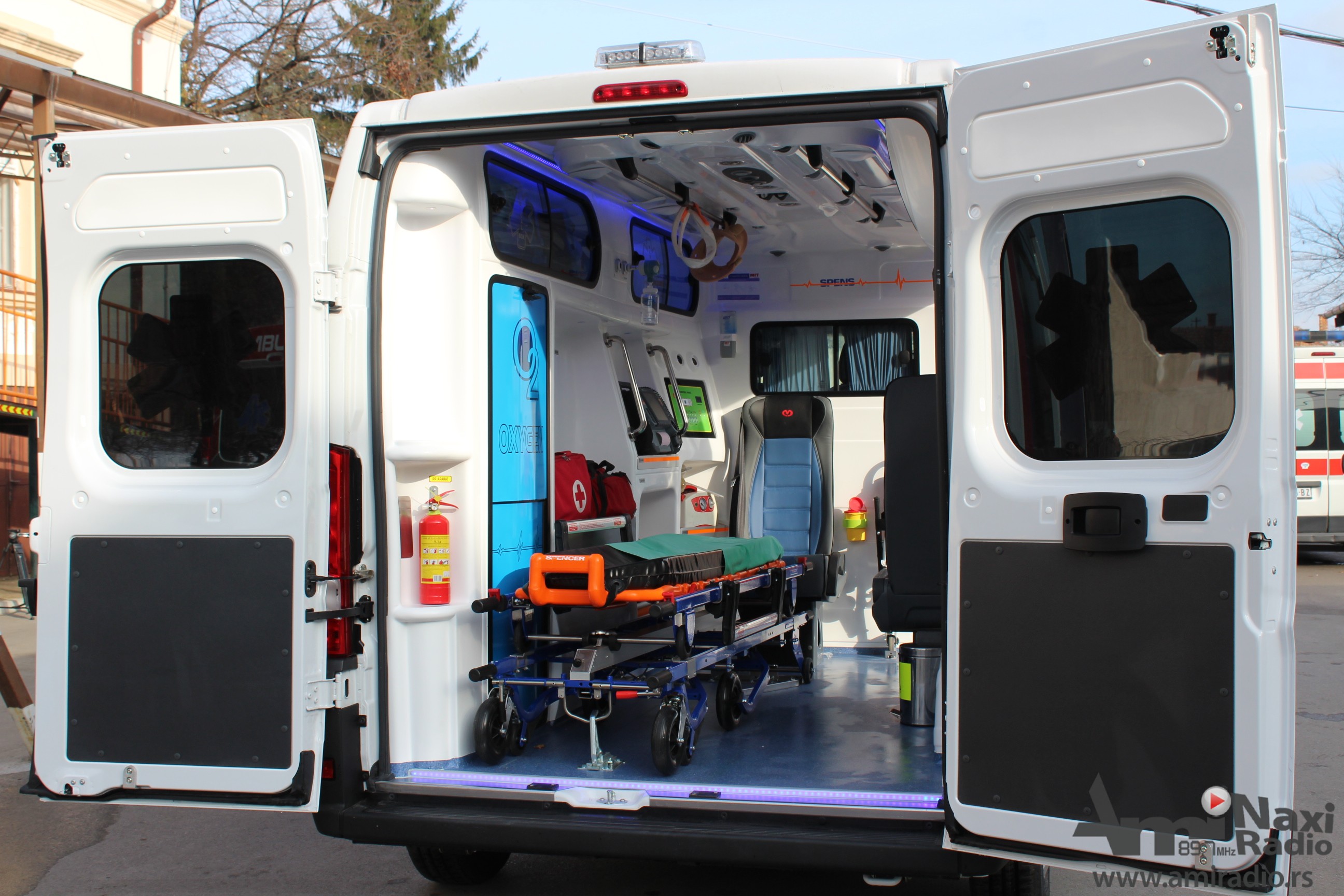 Hitnoj službi uručeno novo vozilo za potrebe prevoza dece