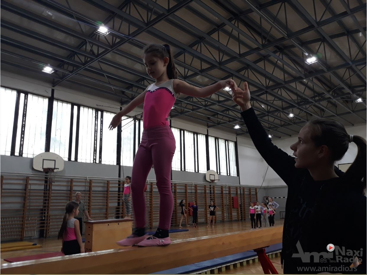 U OŠ “Sveti Sava“ kamp za mlade gimnastičarke okupio 50 devojčica