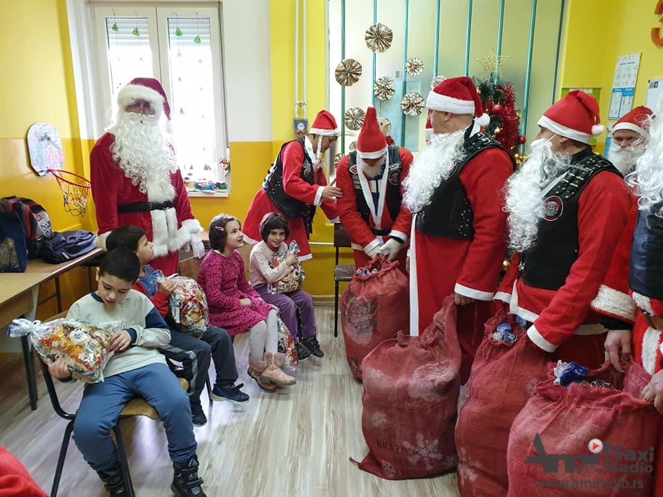 Foto vest: Bajkeri i ove zime obradovali mališane