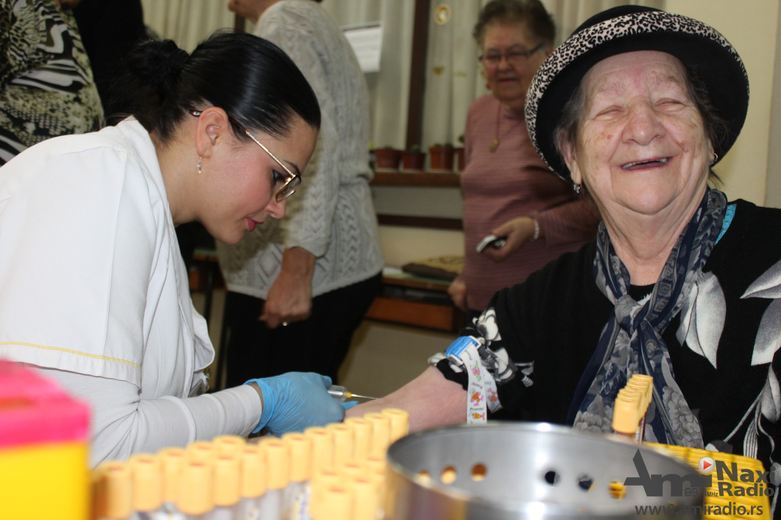 Laboratorija „Medlab“ organizovala besplatne analize krvi za penzionere