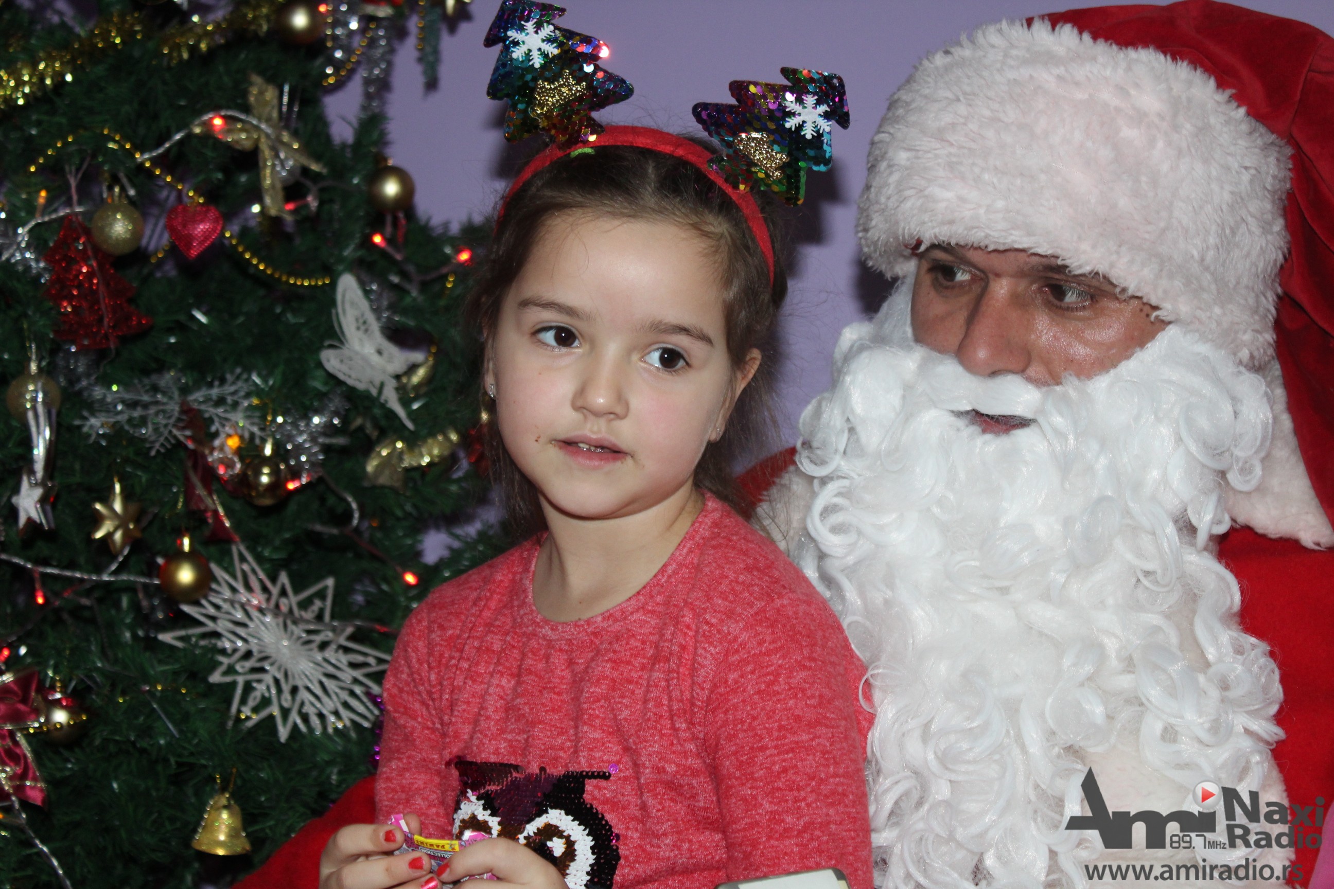 Deda Mraz krenuo u obilazak mališana koji su mu pisali