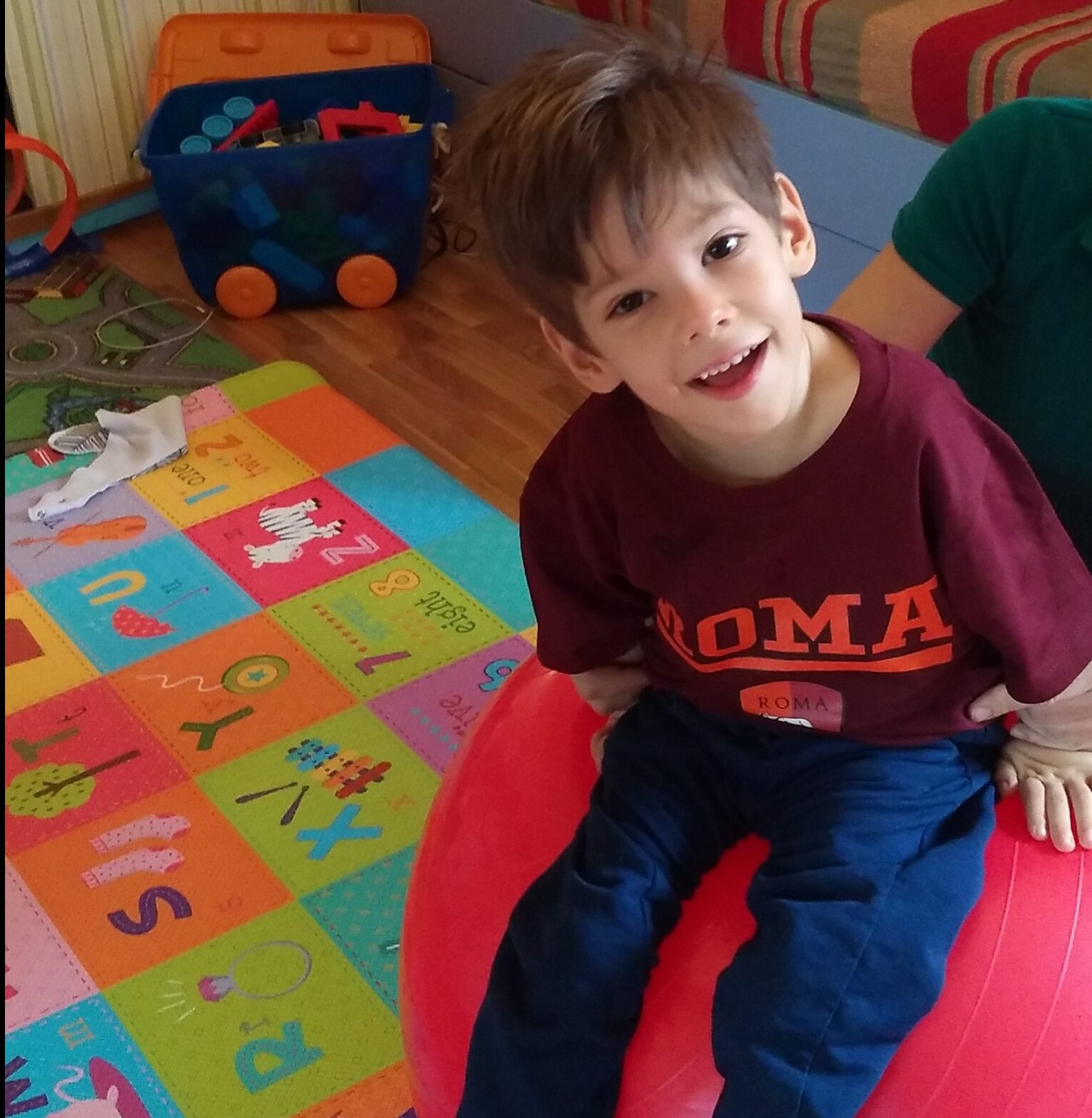 Pomozimo Filipu da se što pre pridruži igri sa drugarima