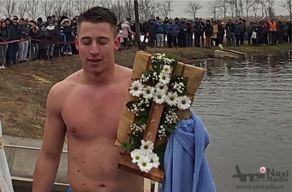 Plivanje za Časni krst u Novim Kozarcima: Prvi doplivao Drago Marković