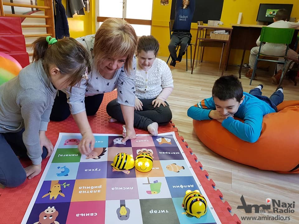 OŠ „Šesti oktobar“ dobila robotičku opremu za unapređenje nastave