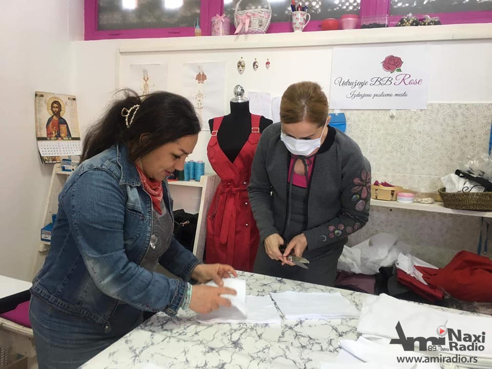 Vredne dame šiju maske za Gerontološki centar i sugrađane