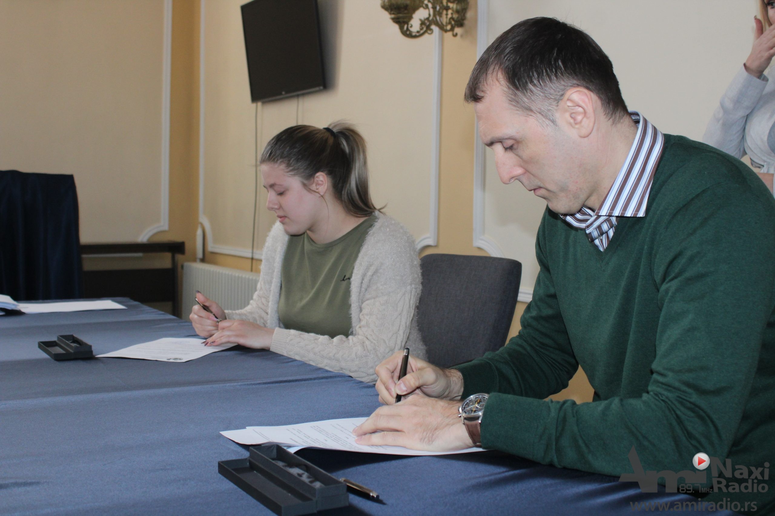 Gradonačelnik uručio studentima ugovore o stipendiranju