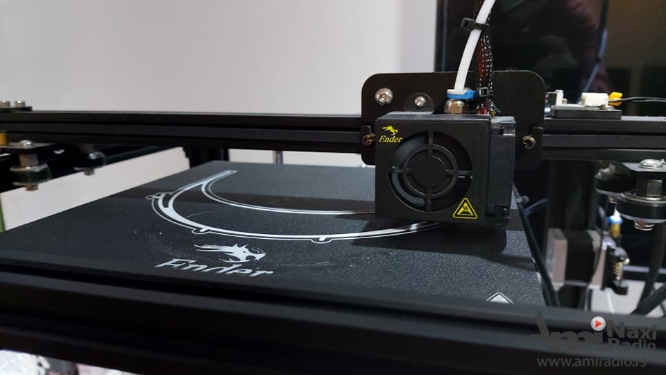 Kikindska otvorena škola “Pionir“ proizvodi vizire za maske na 3D štampačima i donira ih zdravstvu