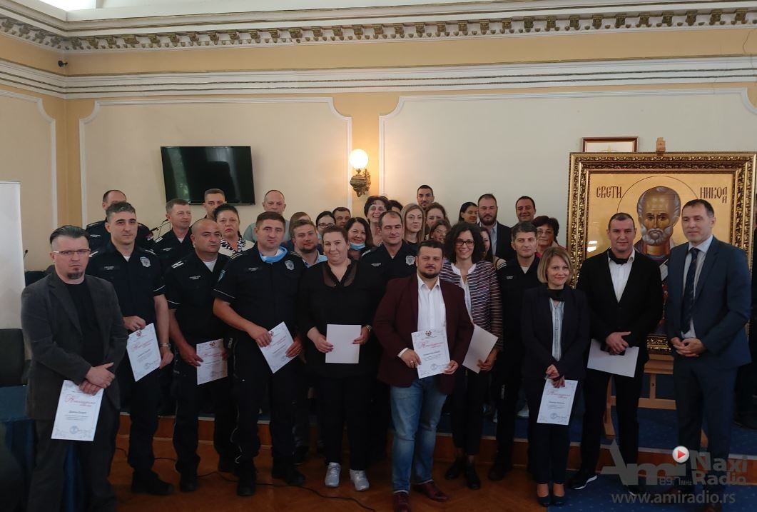 Nikoljdanske povelje zdravstvenim, socijalnim radnicima i policajcima