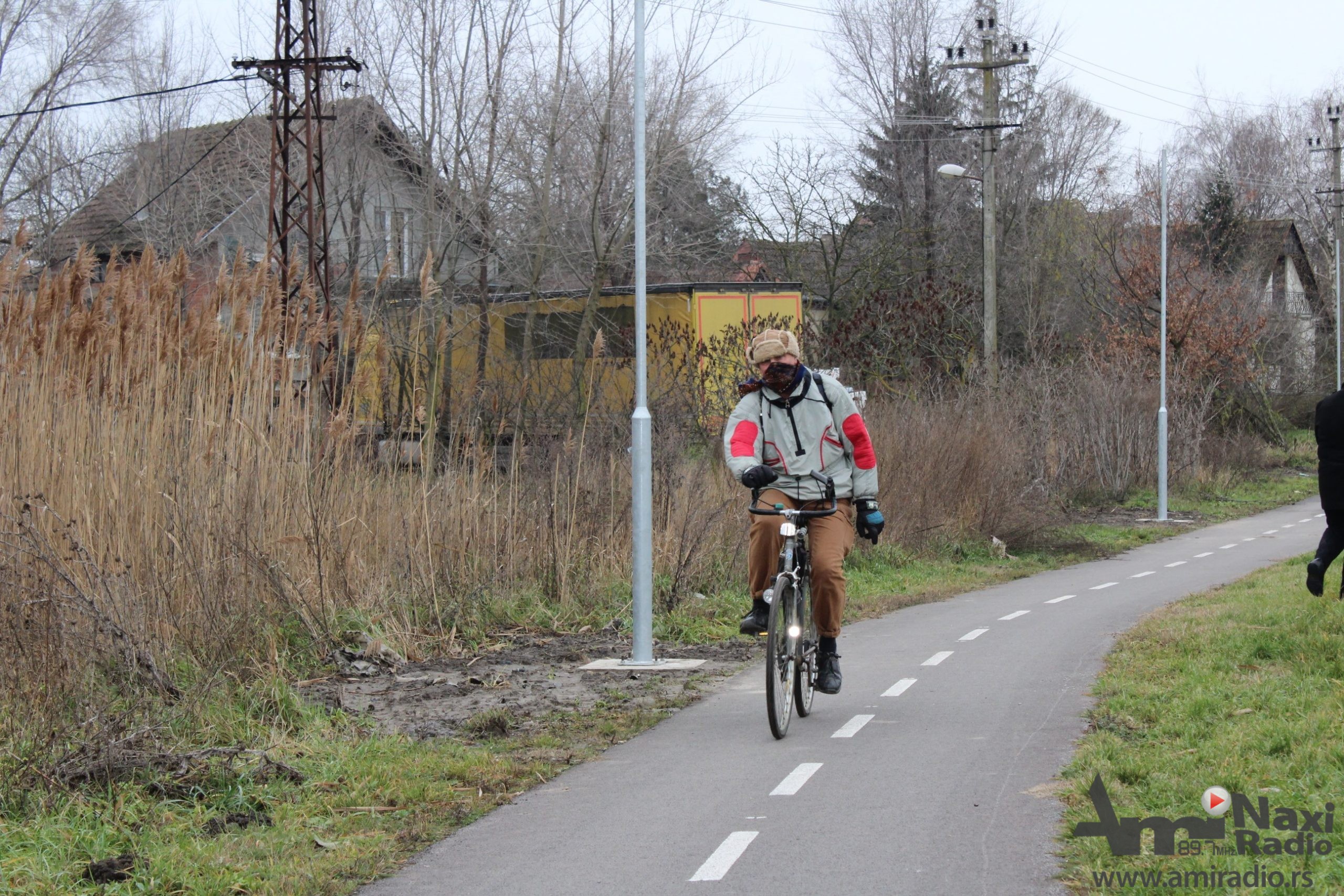 U toku radovi na postavljanju solarnog osvetljenja duž biciklističke staze