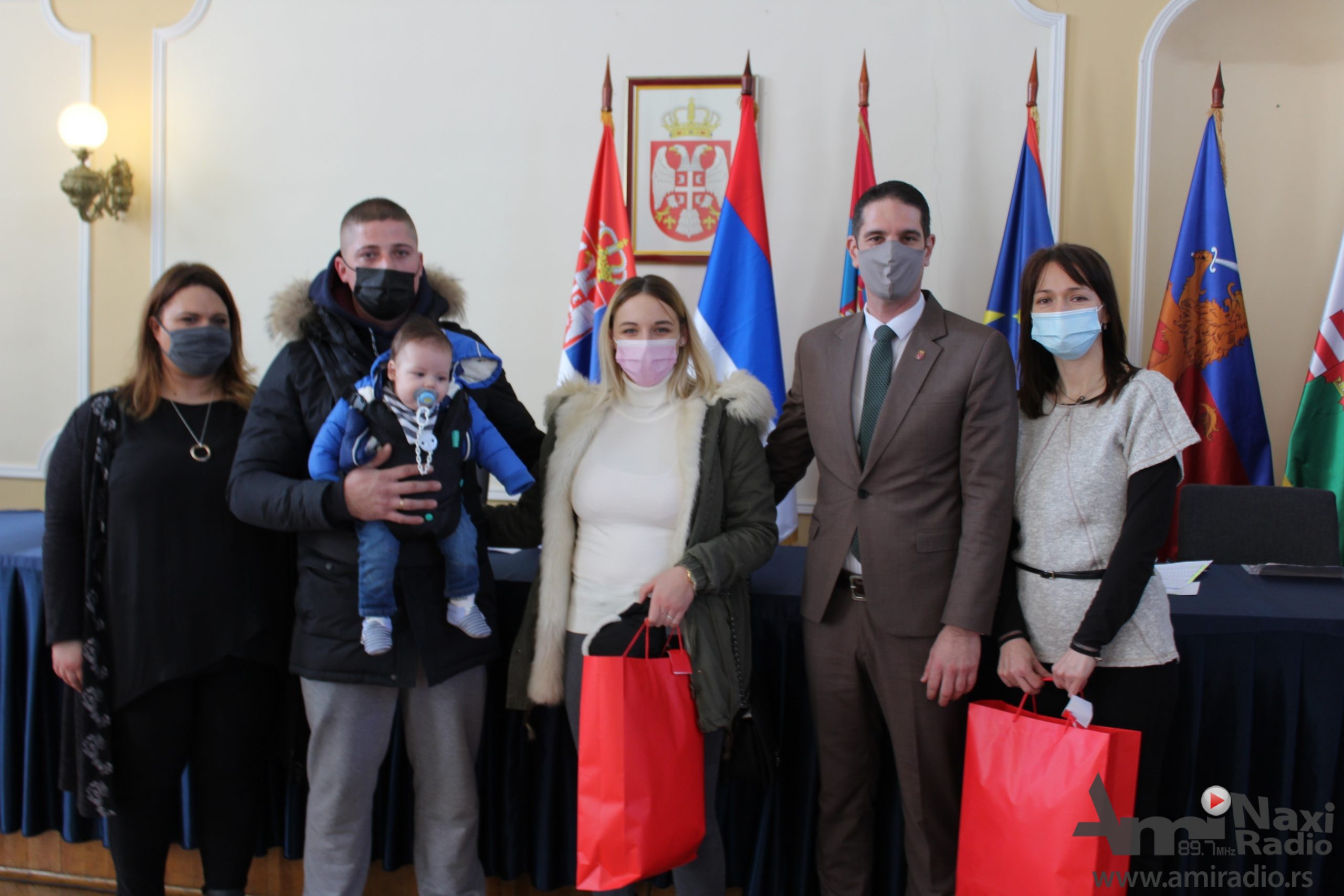 Bebi-paketi uručeni roditeljima dece rođene od 1. septembra do kraja godine