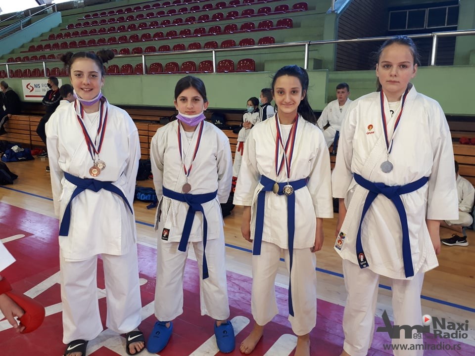 Deset medalja za karatiste “Feniksa” na Prvenstvu Vojvodine