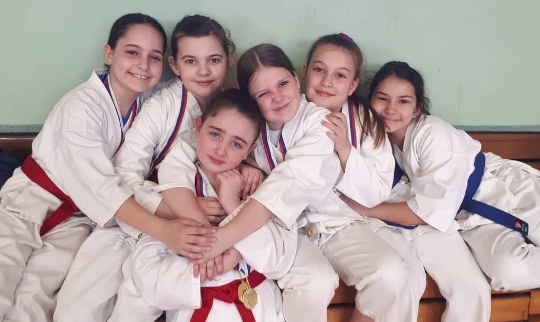 Karatisti „Feniksa“ se okitili medaljama u Novom Bečeju