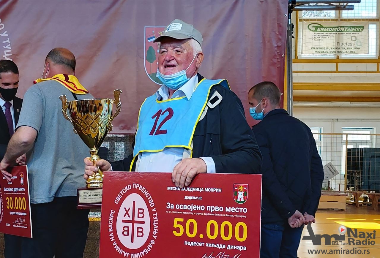 Sava Terzić Košničar pobednik 31. Svetskog prvenstva u tucanju farbanim uskršnjim jajima u Mokrinu