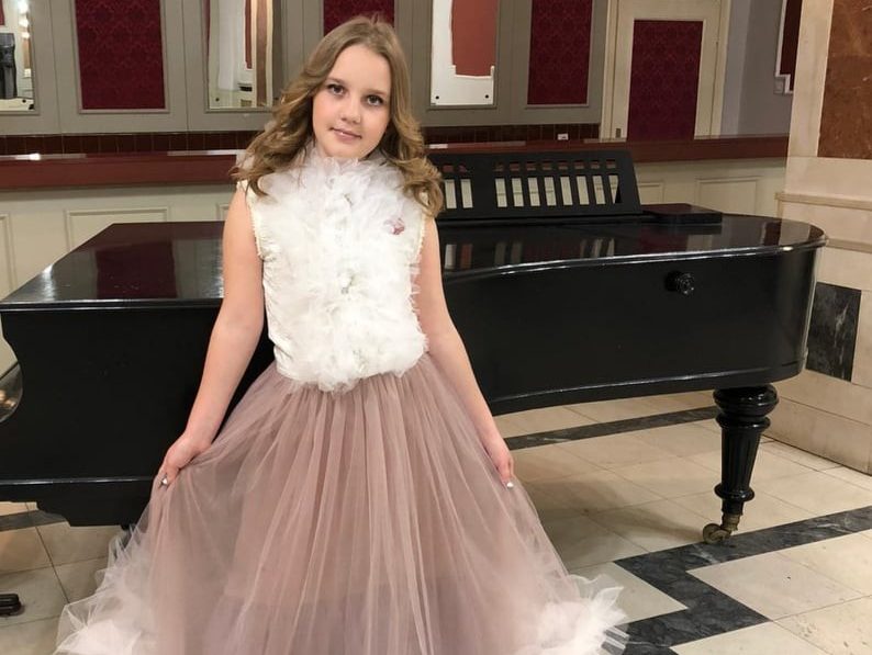 Ena Gogić osvojila prvo mesto na festivalu “Šareni vokali” u Somboru