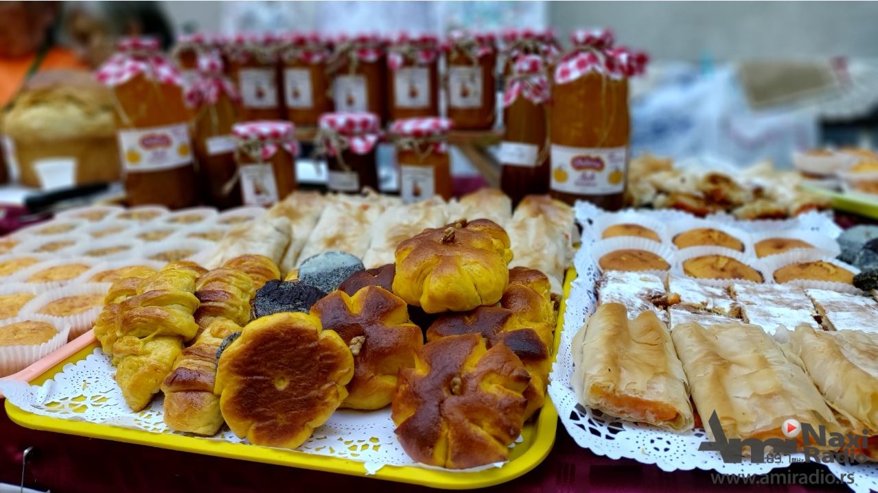 Izložba preduzetničkih veština žena u Iđošu: Vredne ruke Banaćanki na bogatoj iđoškoj trpezi