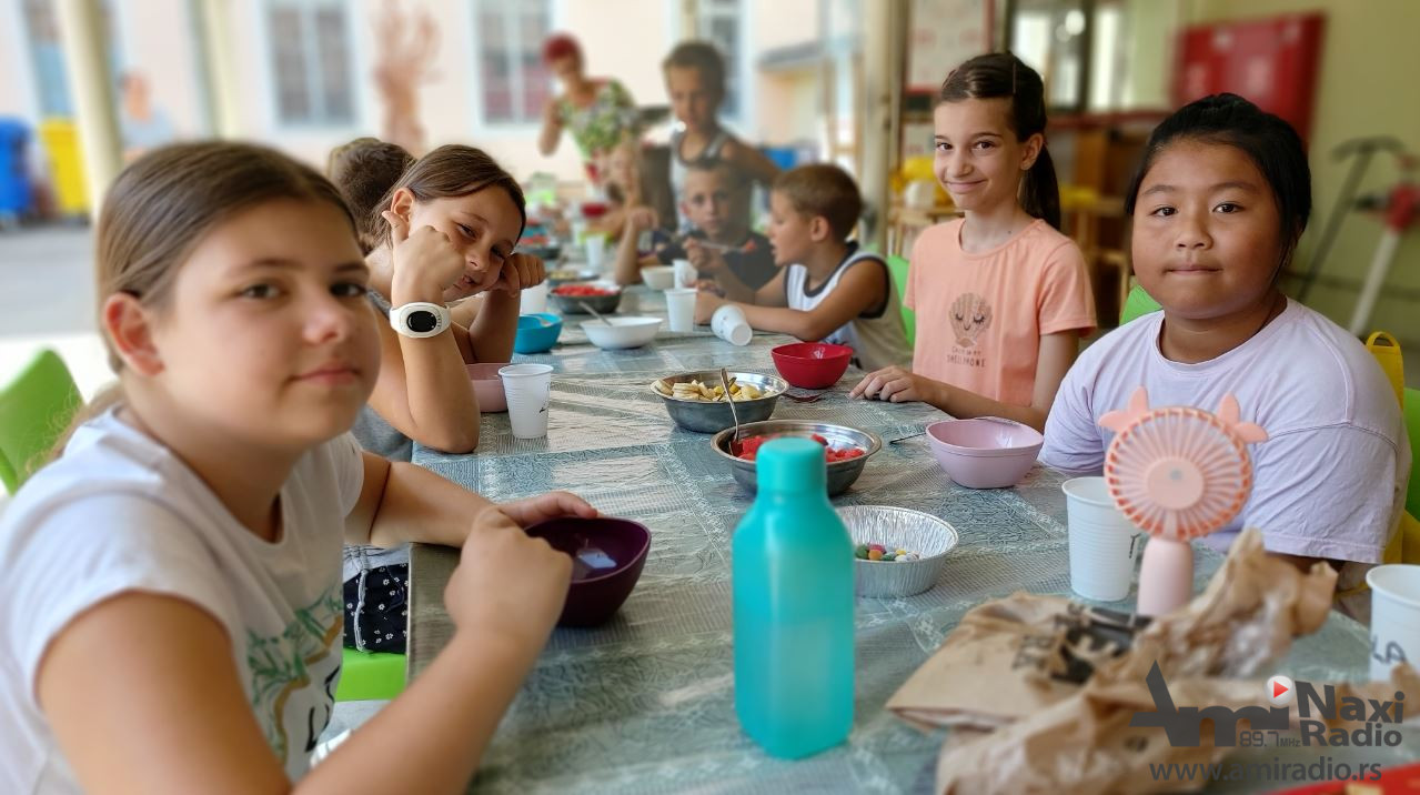 Glumci Dečjeg pozorišta “Lane” se družili sa malim kuvarima
