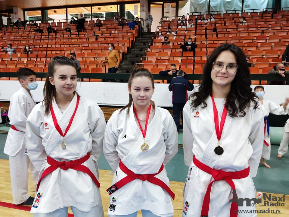 Karatisti “Feniksa” osvojili 30 medalja na međunarodnom “Mavaši kupu” u Novom Sadu
