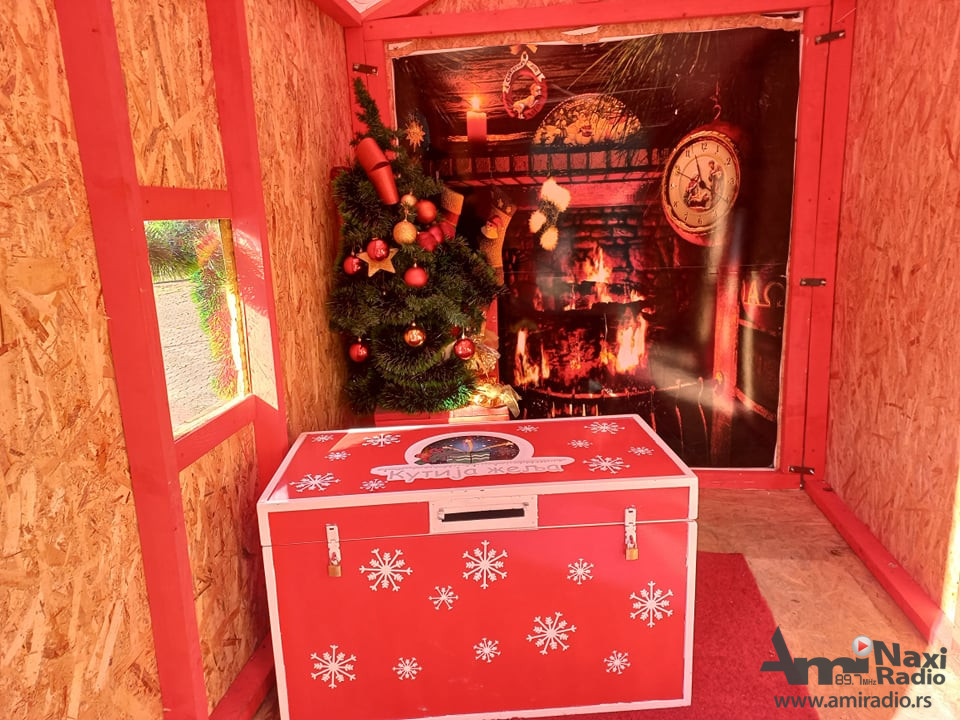 Na Trgu postavljena “Kutija želja”: Pišite Deda Mrazu do 12. decembra