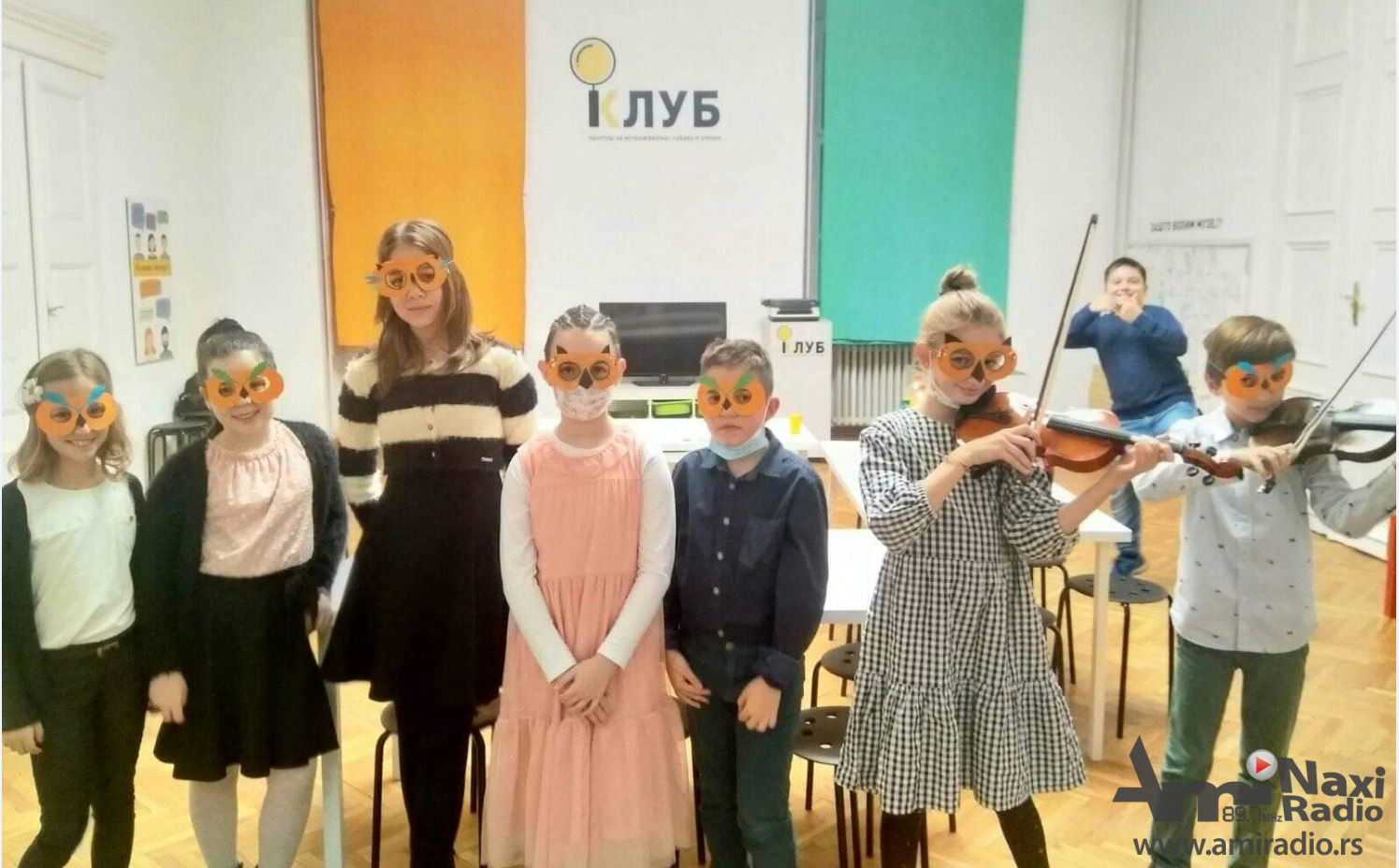 Učenici Muzičke škole ”Slobodan Malbaški” održali koncert pod maskama za doček sova ušara