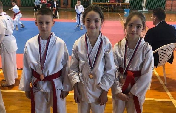 Karatisti “Feniksa” osvojili 12 medalja na Prvenstvu Vojvodine