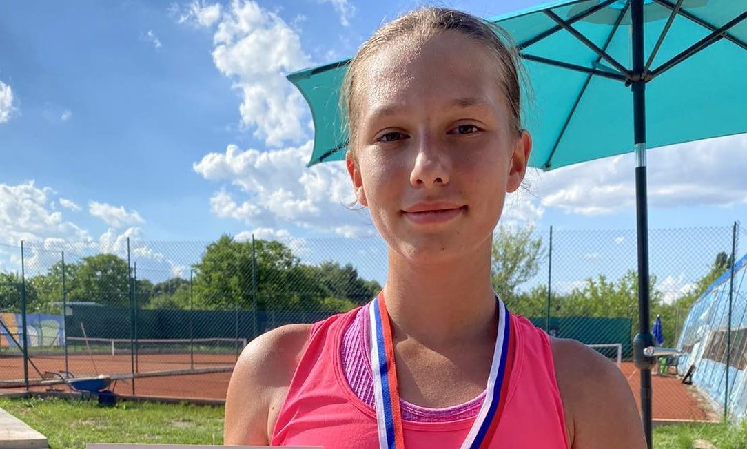 Tenis: Milica Kugli najbolja u Kuli, Luka Milošev na svom prvom turniru osvojio 3. mesto
