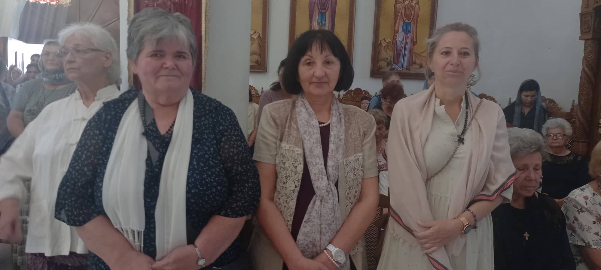 Gordana, Slavna i Velinka kume slave Svetih Kozme i Damjana darovale ikonu Pokrov presvete Bogorodice