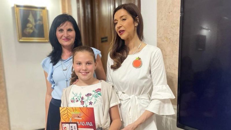 U Biblioteci nagrađeni najbolji literarni i likovni radovi, reklama za ludaju i figura u prostoru