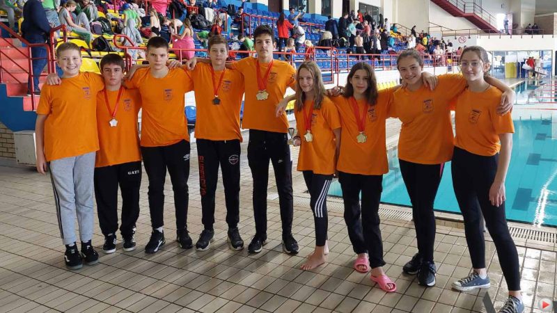 Plivači „Velike Kikinde“ osvojili deset medalja u Bečeju