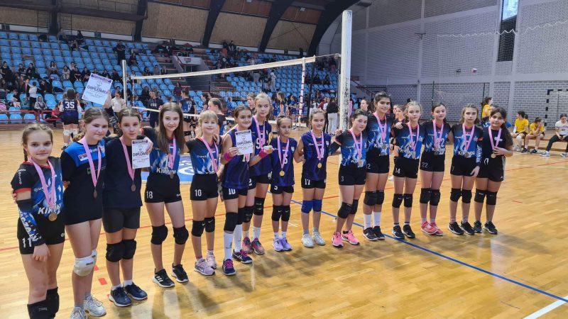 Polaznice škole odbojke “Ki 0230” uspešne na turnirima
