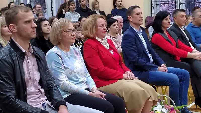 OŠ “Vuk Karadžić”: Obeležen Dan ustanove i nagrađeni najbolji učenici
